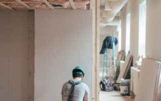 Home construction in Kelowna follows correct safety procedures.